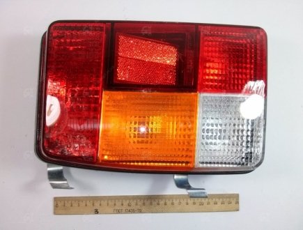 Корпуc ліхтаря ВАЗ 2104 з разсіювачем лів (вир-во) ДААЗ 21040-371603100 (фото 1)