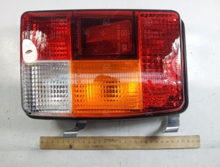 Корпуc ліхтаря ВАЗ 2104 з разсіювачем правий (вир-во) ДААЗ 21040-371603000 (фото 1)