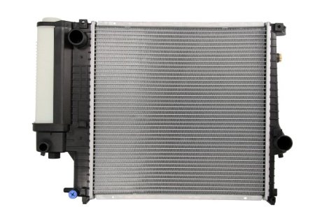 Радиатор охлаждения BMW, Nissens 60623A