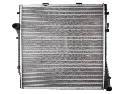 Радиатор охлаждения BMW, Nissens 60787A (фото 1)
