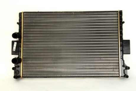 Радиатор охлаждения IVECO Nissens 61985 (фото 1)