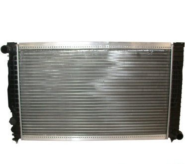 Радиатор охлаждения A4/A6/Passat 97-05 2.4i/2.8i/2.5TDI (632x398x32) JP Group 1114204300 (фото 1)