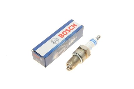 Свеча зажигания Standard Super W8DC Bosch 0241229715