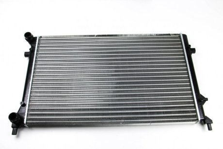 Радиатор воды Caddy III 2.0SDI/1.4i/1.6i /Golf/Octavia (+/- AC) (650x398x26) BASBUG BSG90-520-013