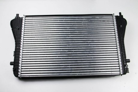 Радиатор интеркулера Caddy III/IV 1.6-2.0TDI 10- /Golf VI/Octavia II BASBUG BSG90-535-007 (фото 1)
