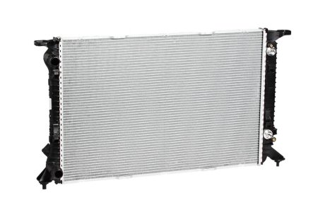 Радиатор охлаждения A4 (07-), A6 (11-), Q3 (11-), Q5 (08-) АКПП LUZAR LRc 18180 (фото 1)