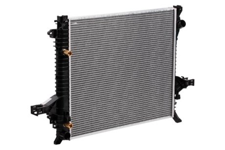 Радиатор охлаждения XC90 (02-) 2.4D / 2.5T / 3.2i (LRc 10157) LUZAR LRC10157 (фото 1)
