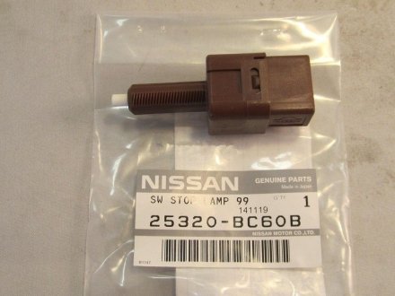 Вимикач ліхтаря сигналу гальмування; Перемикач керування, сист. регулювання швидкості Nissan/Infiniti 25320BC60B (фото 1)