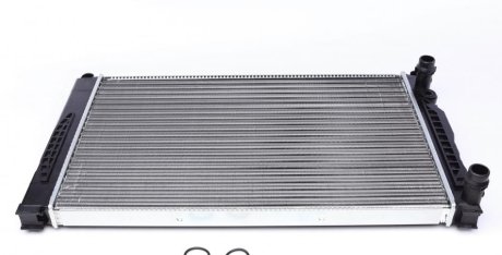 Радиатор охлаждения Audi A6/VW Passat 1.9TDI 97- (МКПП) (632x385x32) MAHLE CR647000S (фото 1)